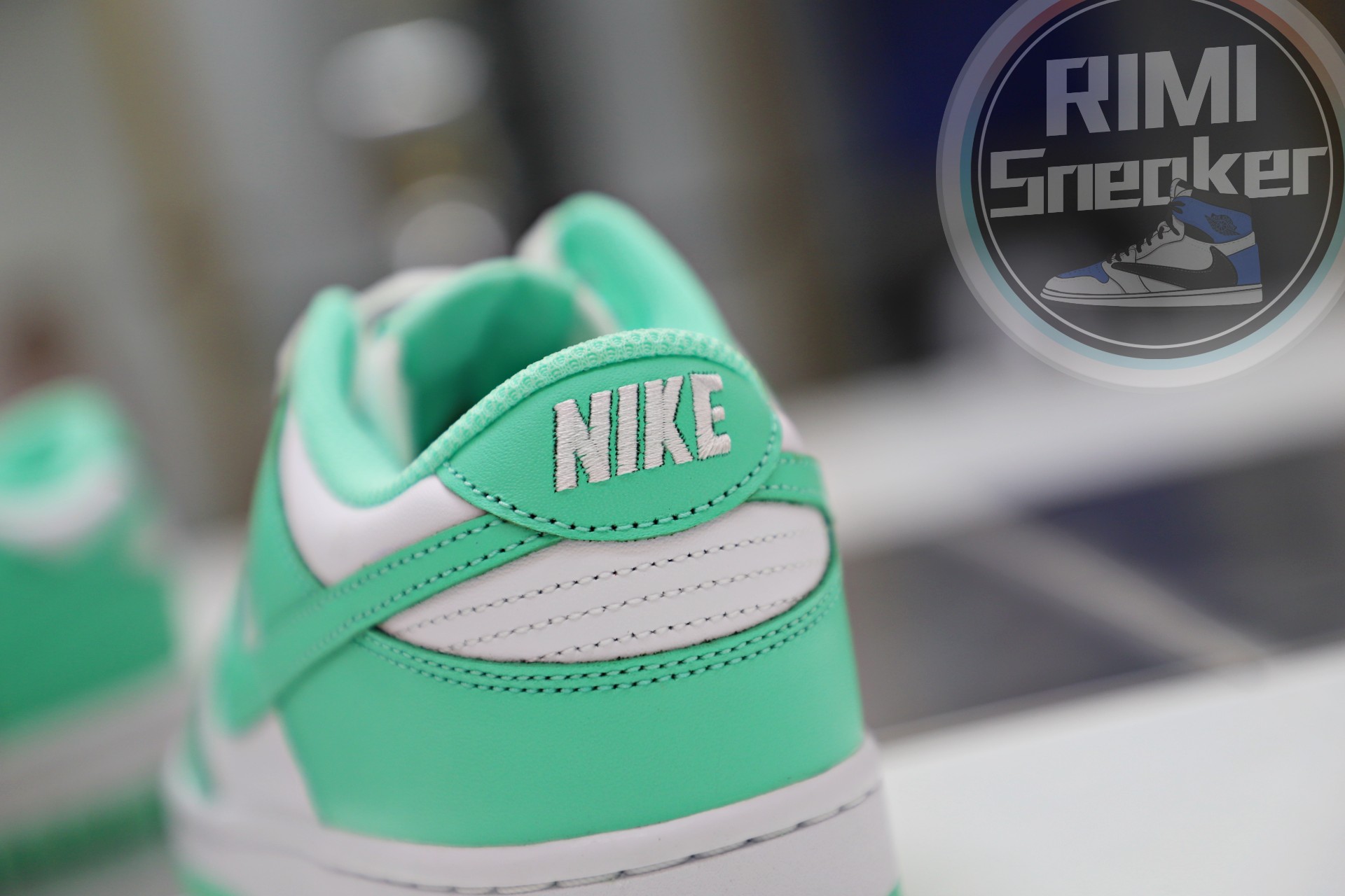 DUNK LOW GREEN GLOW