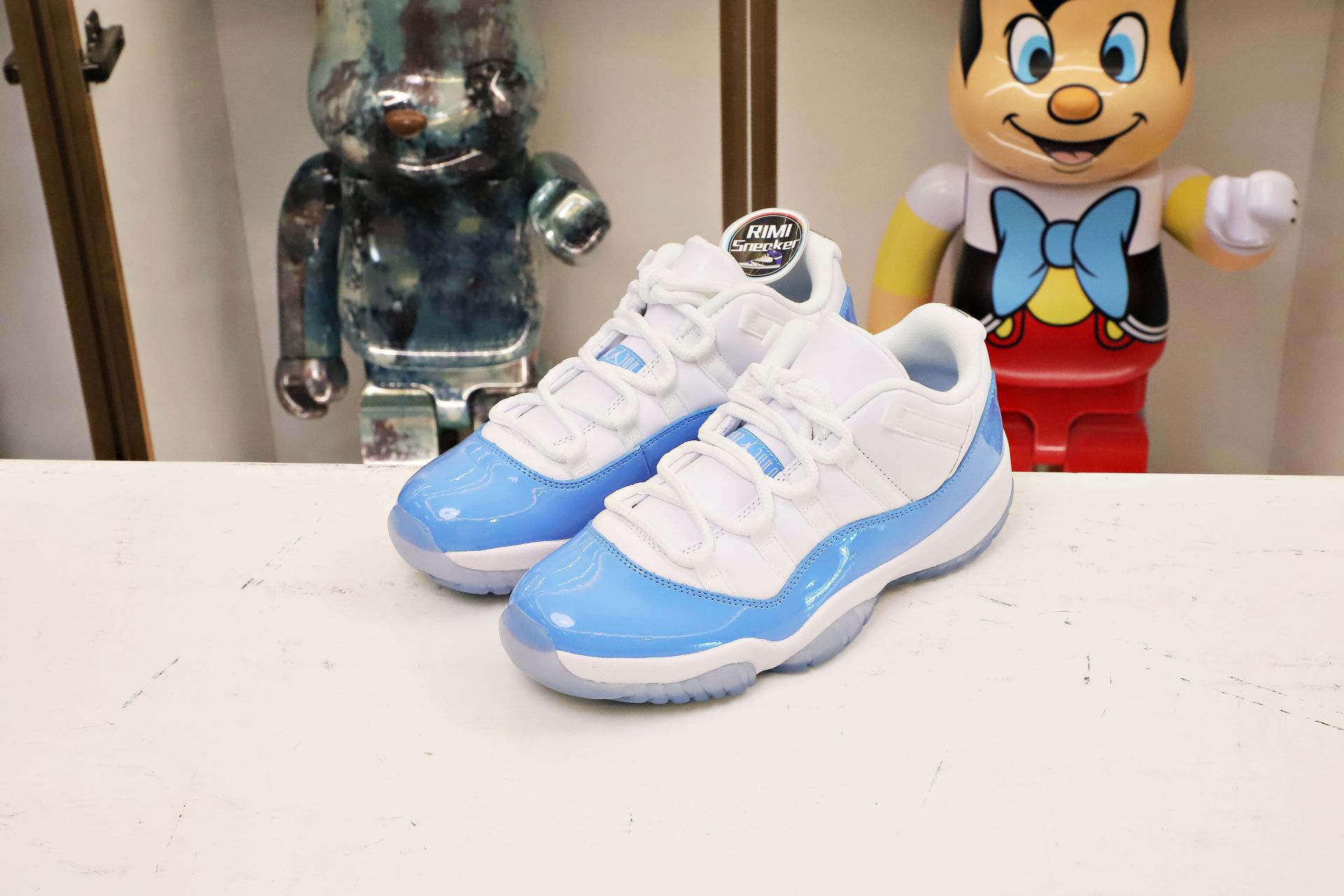 AIR JORDAN 11 LOW COLUMBIA