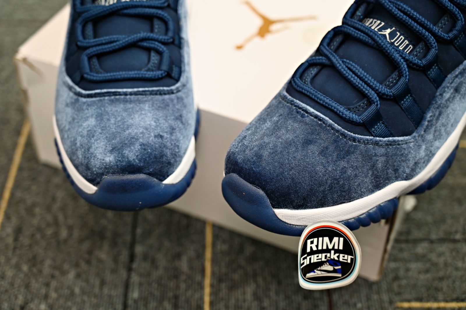 AIR JORDAN 11 RETRO MIDNIGHT NAVY