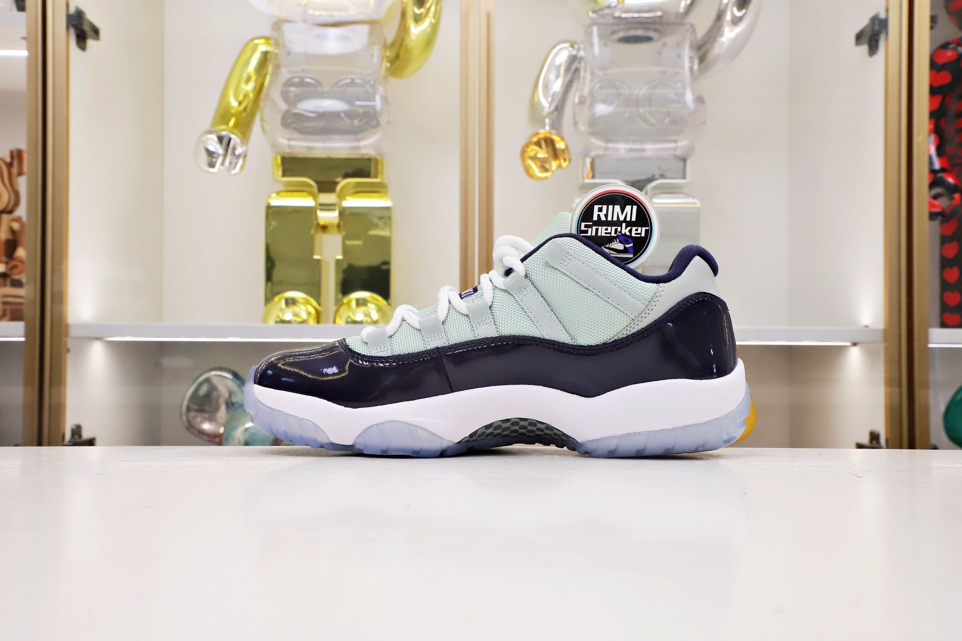 AIR JORDAN 11S RETRO LOW GEORGETOWN