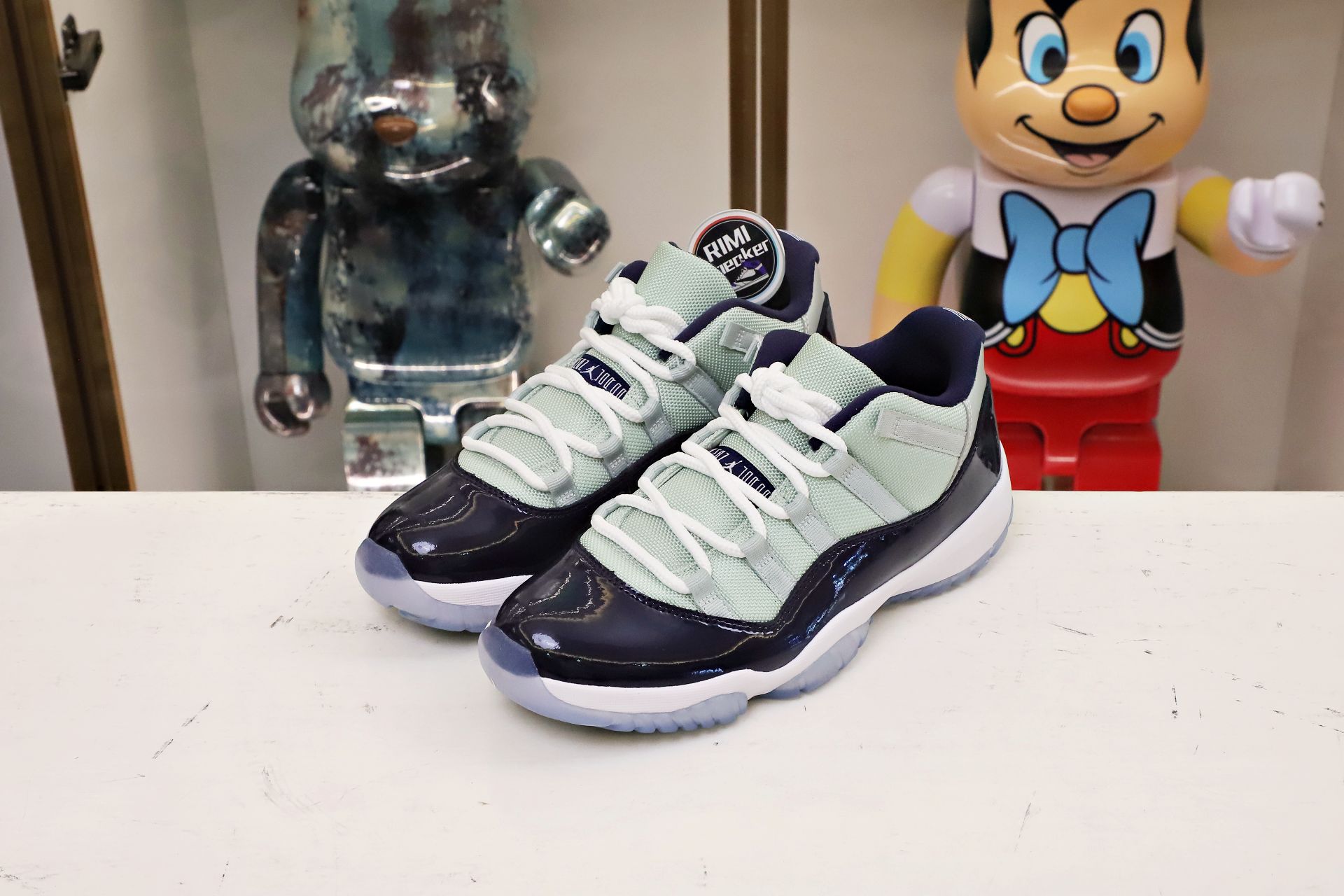 AIR JORDAN 11S RETRO LOW GEORGETOWN