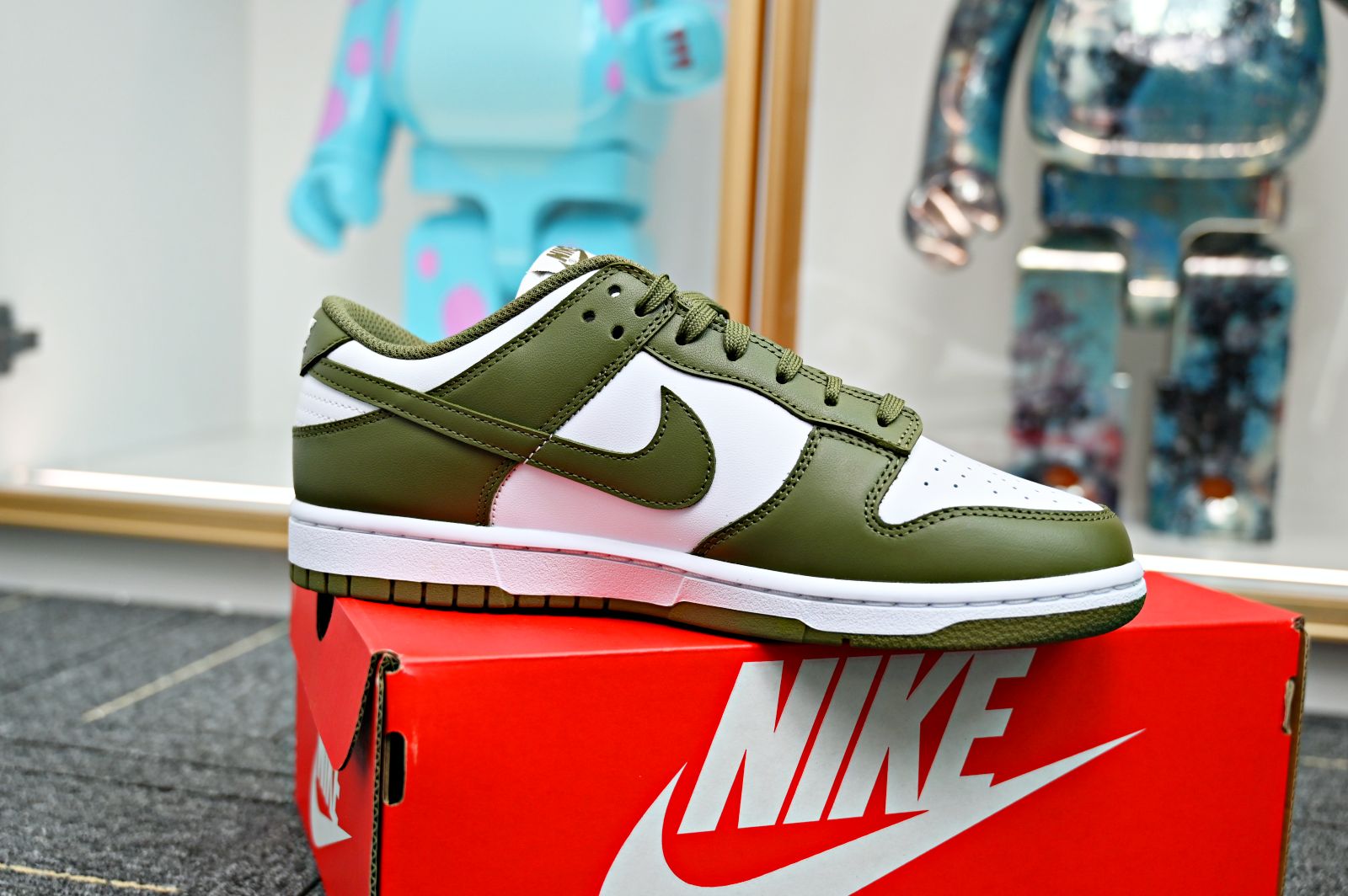 DUNK LOW MEDIUM OLIVE