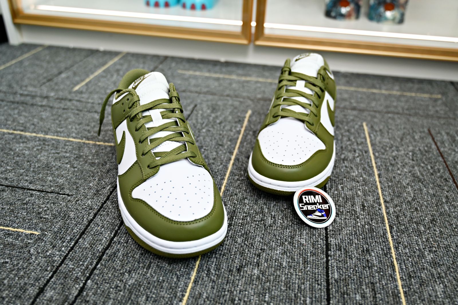 DUNK LOW MEDIUM OLIVE