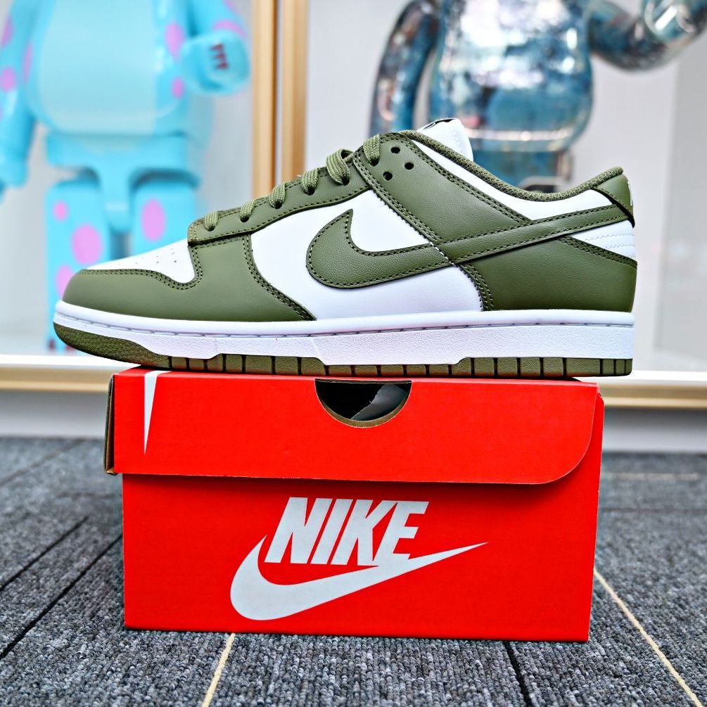 DUNK LOW MEDIUM OLIVE