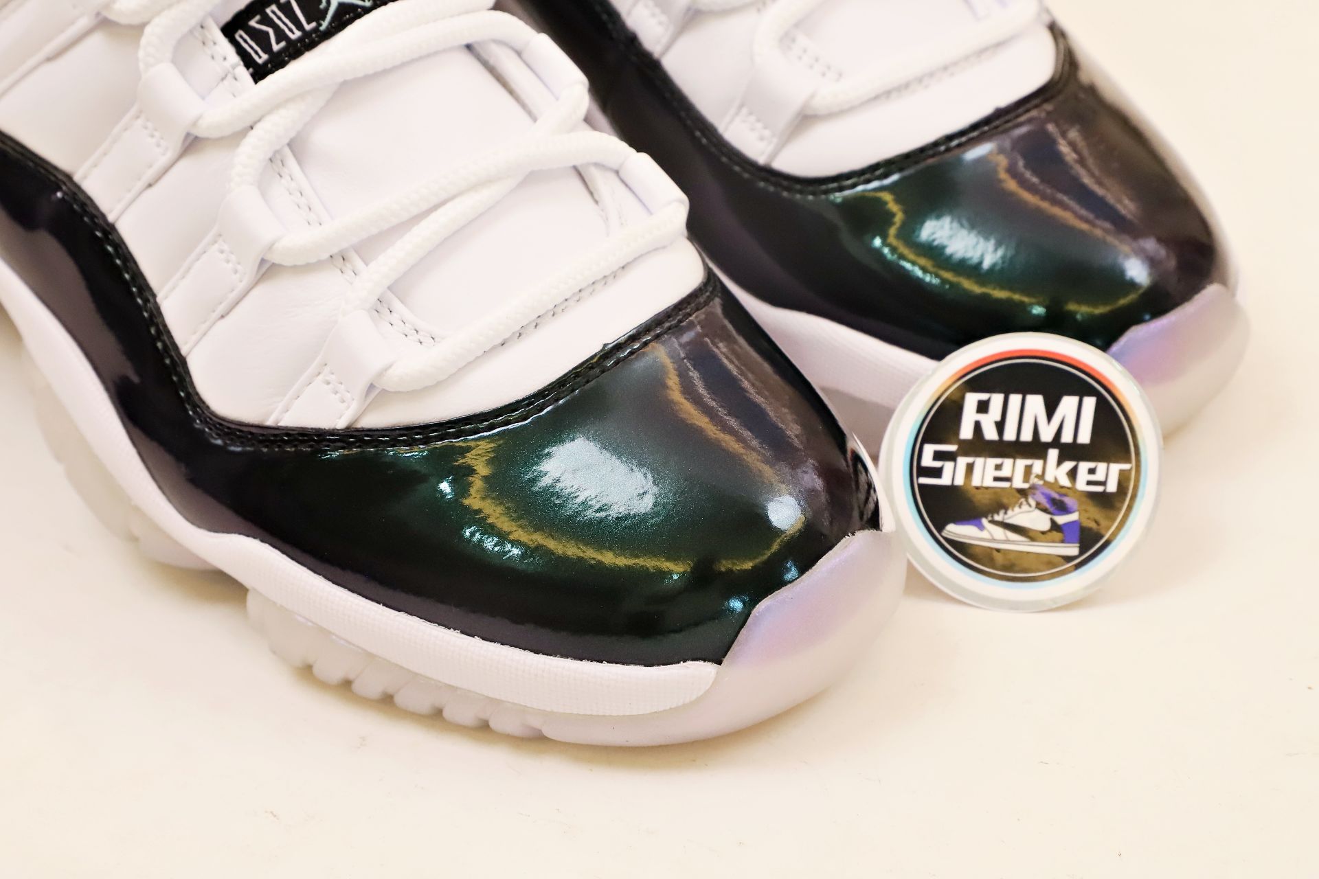 AIR JORDAN 11 LOW EMERALD EASTER