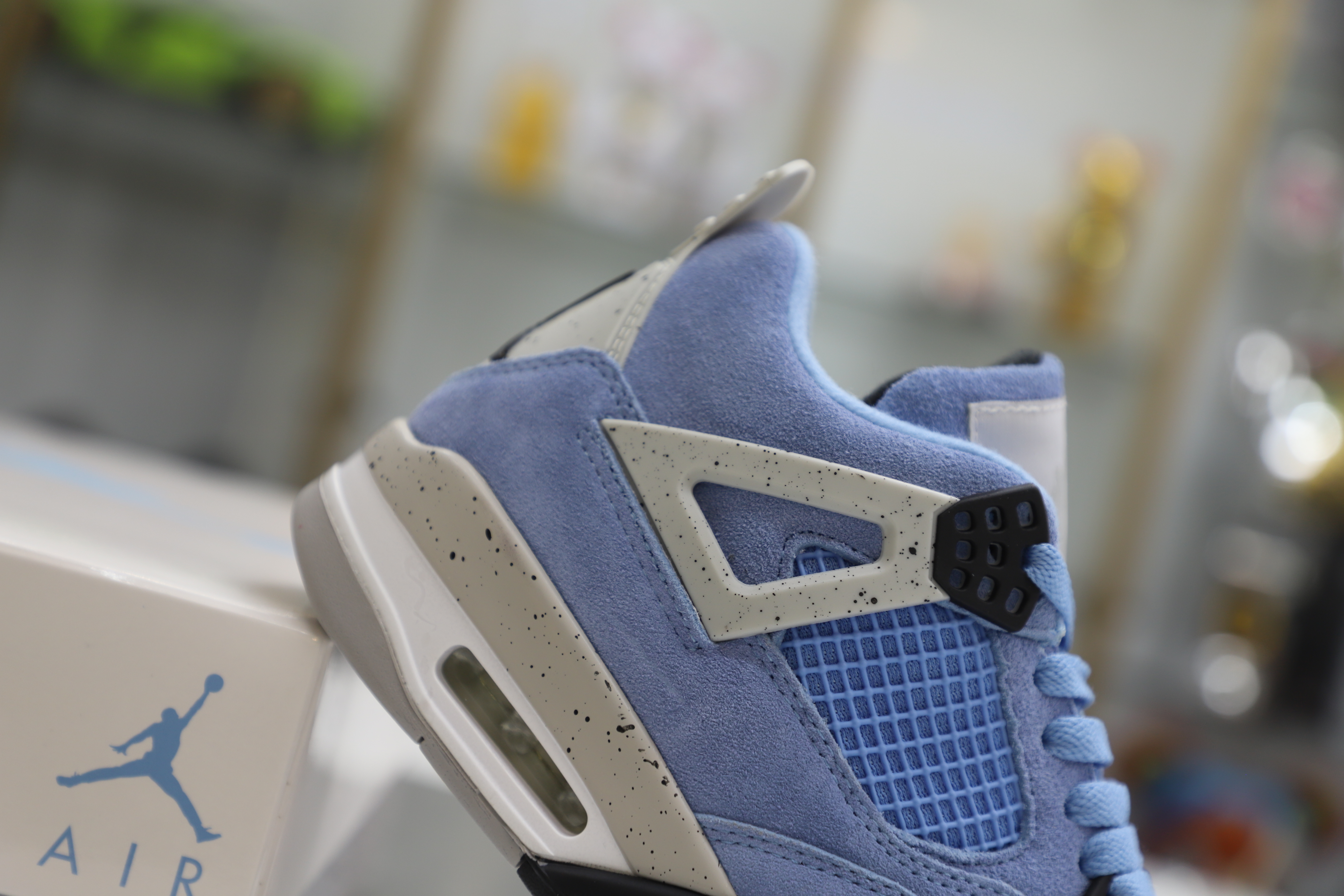 AIR JORDAN 4 UNIVERSITY BLUE