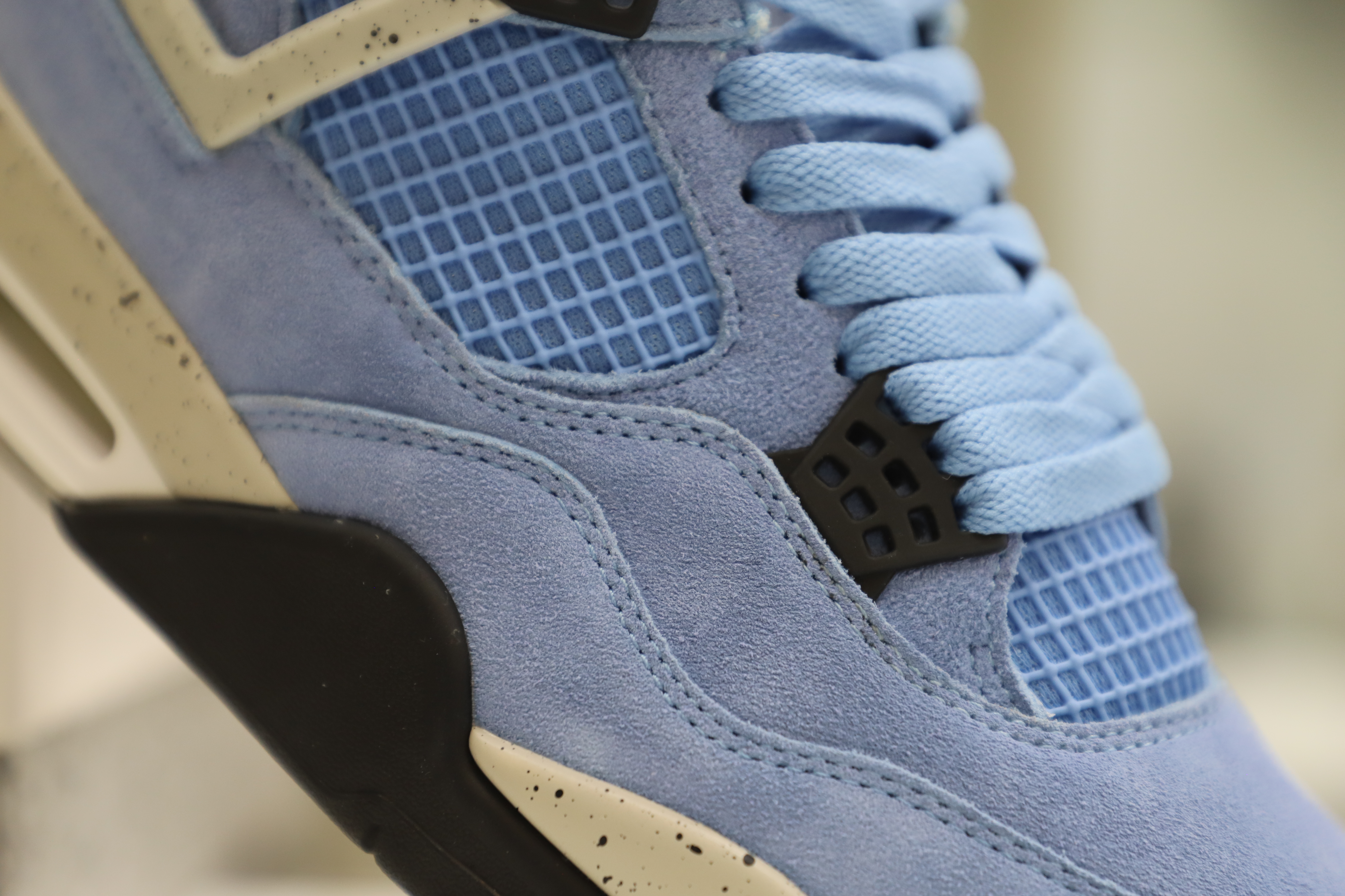 AIR JORDAN 4 UNIVERSITY BLUE