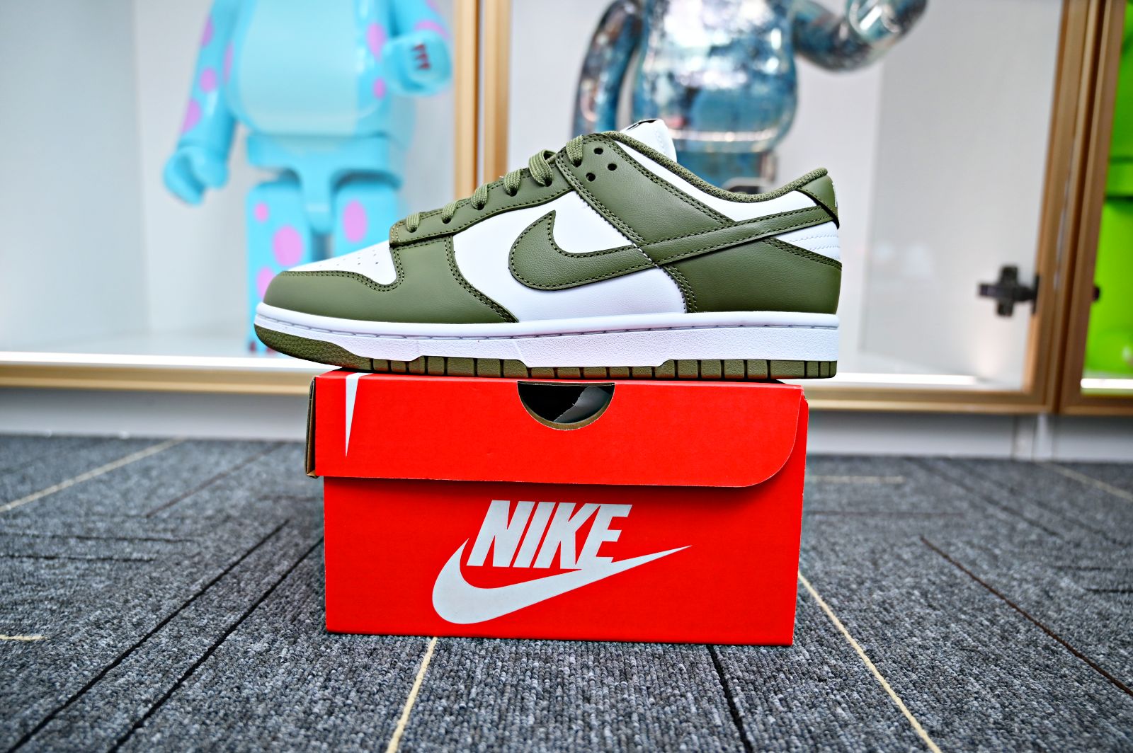 DUNK LOW MEDIUM OLIVE