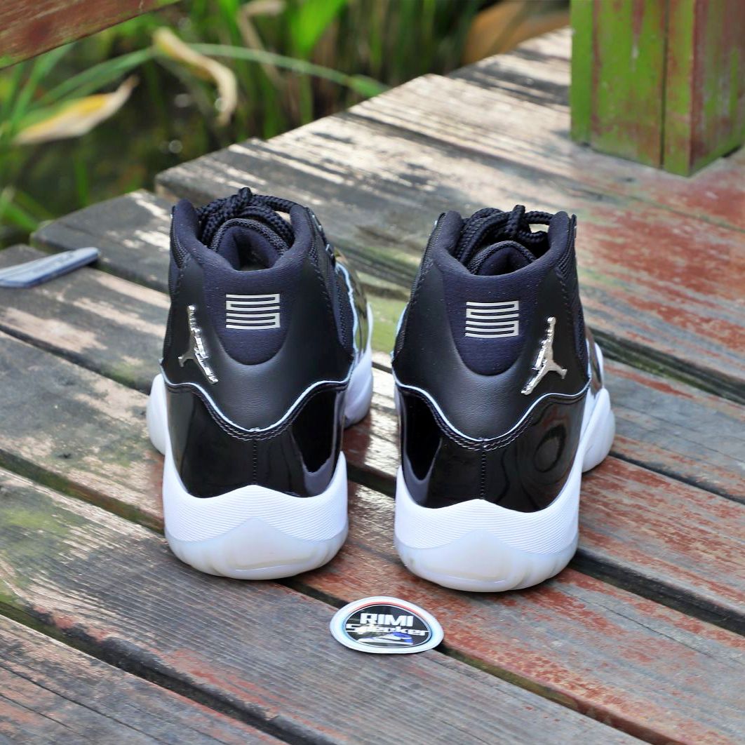 AIR JORDAN 11 RETRO 