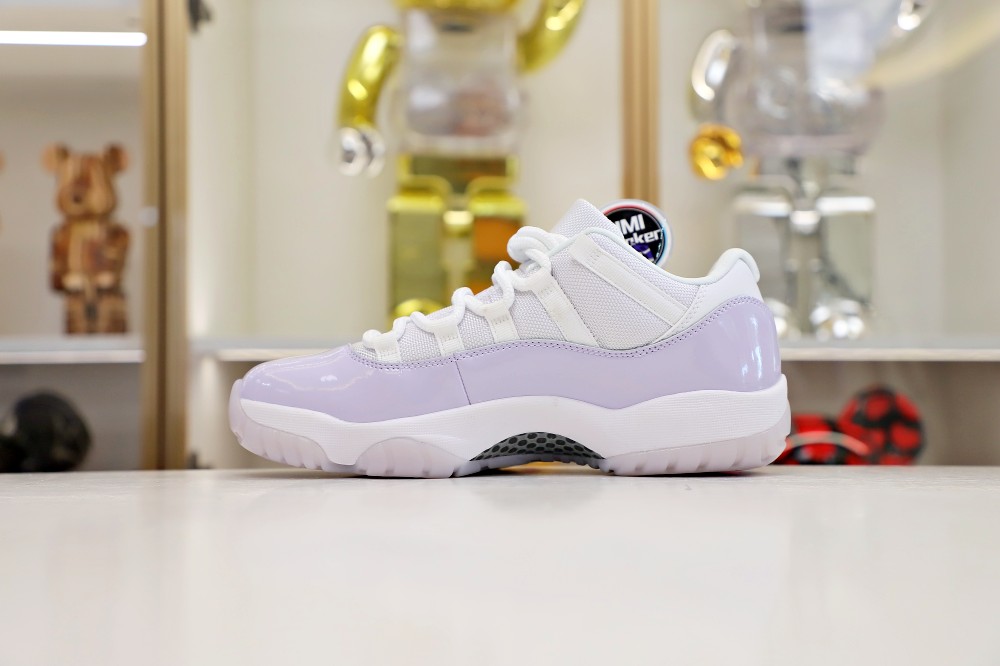 AIR JORDAN 11 LOW PURE VIOLET