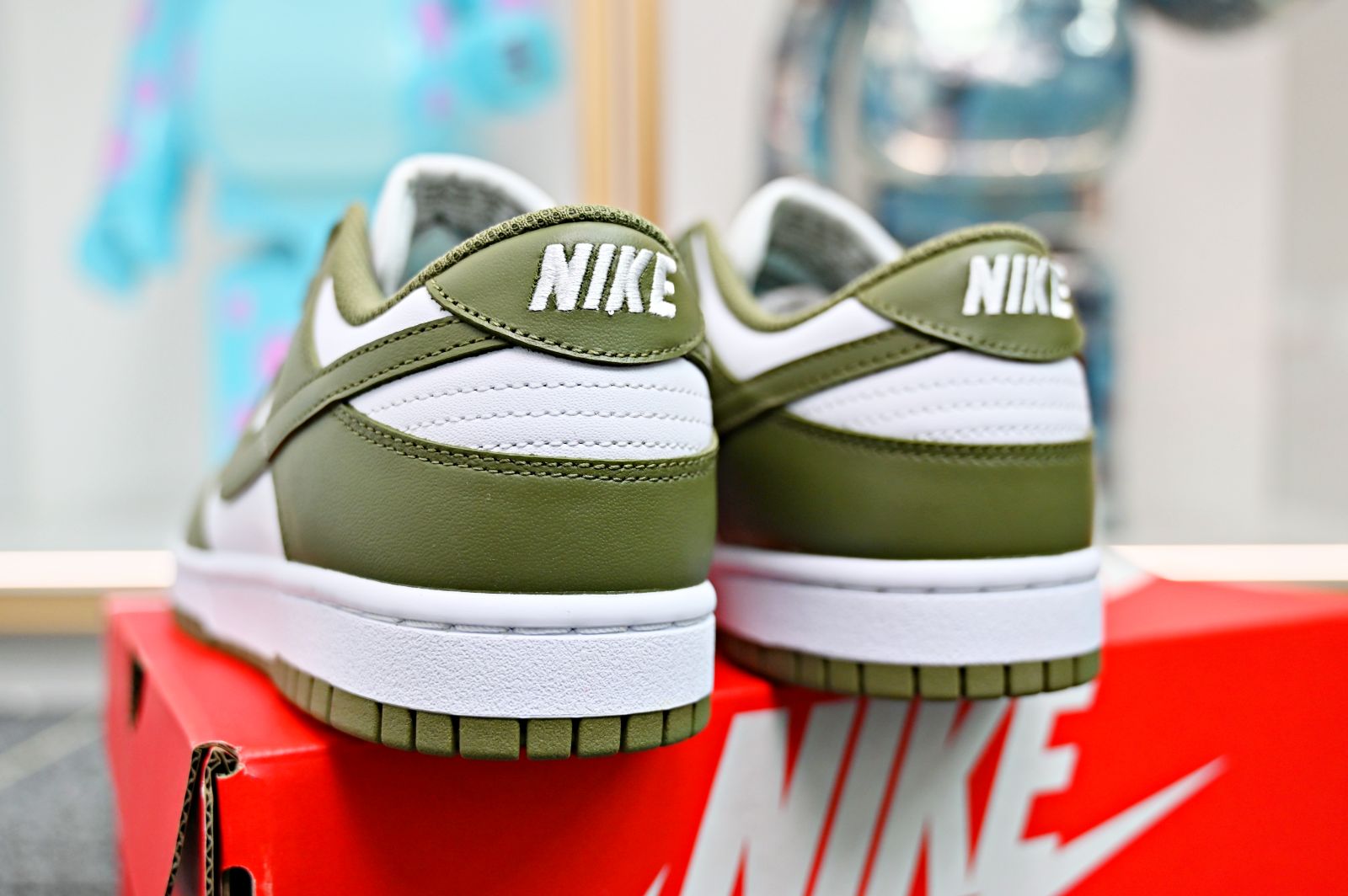 DUNK LOW MEDIUM OLIVE