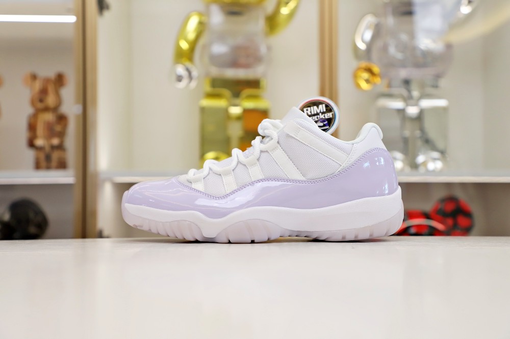 AIR JORDAN 11 LOW PURE VIOLET