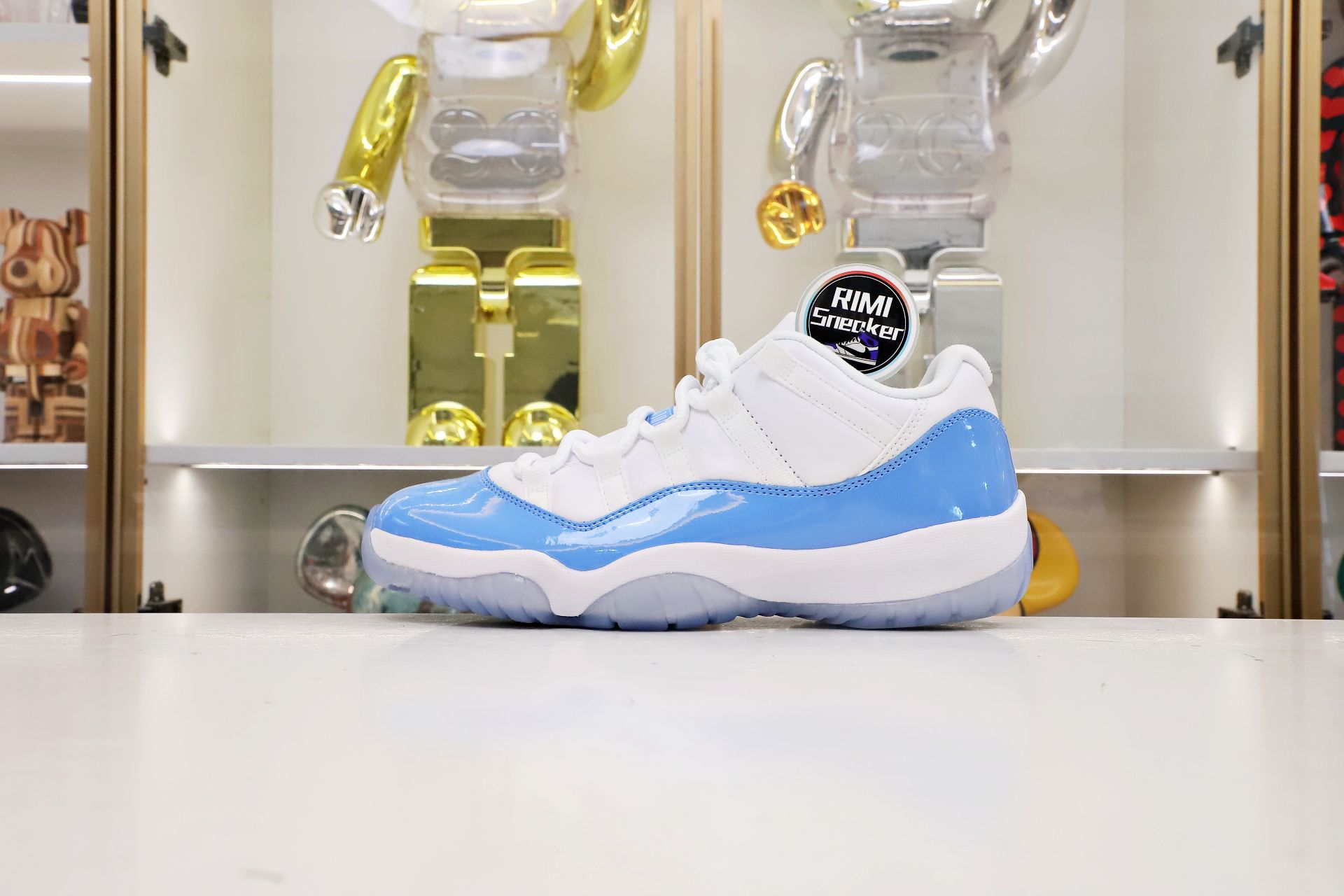 AIR JORDAN 11 LOW COLUMBIA