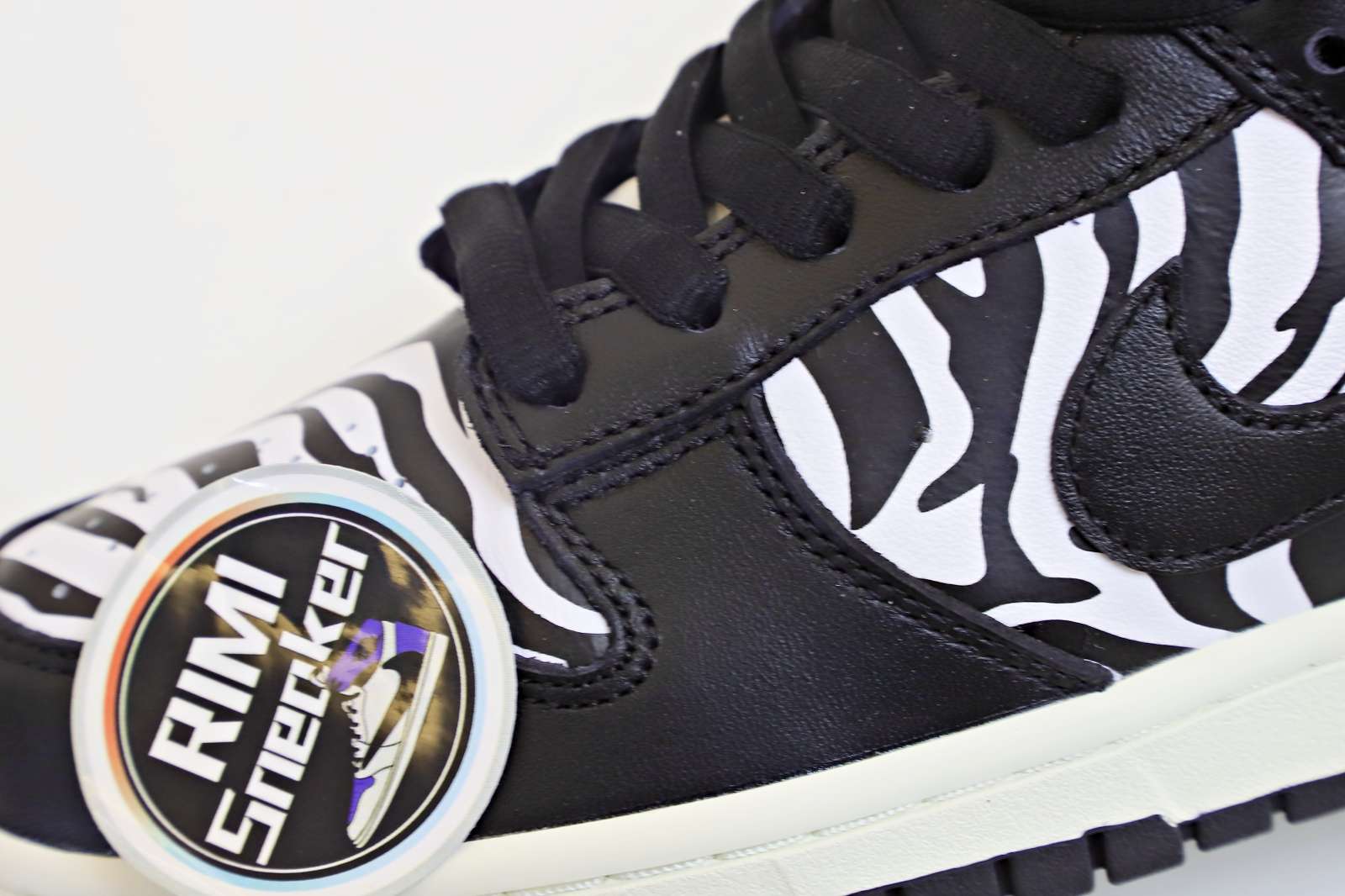 NIKE SB DUNK LOW QUARTERSNACKS ZEBRA