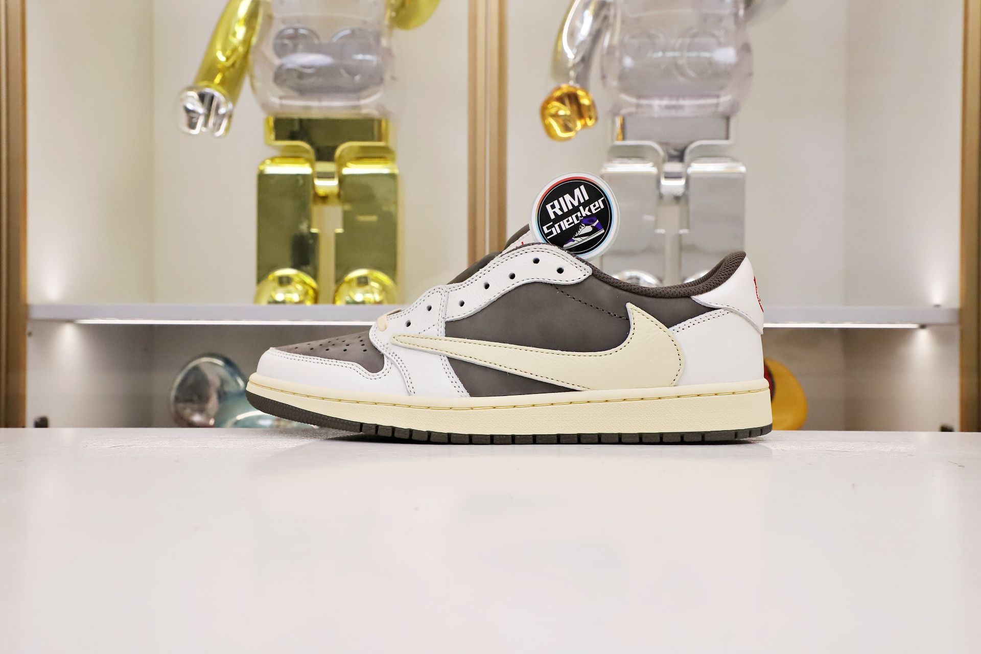 TRAVIS SCOTT X AIR JORDAN 1 LOW OG REVERSE MOCHA