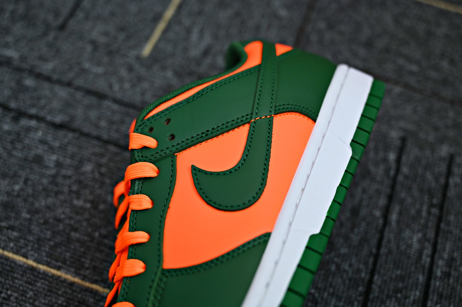 NIKE DUNK RETRO MINAMI HURRICANES