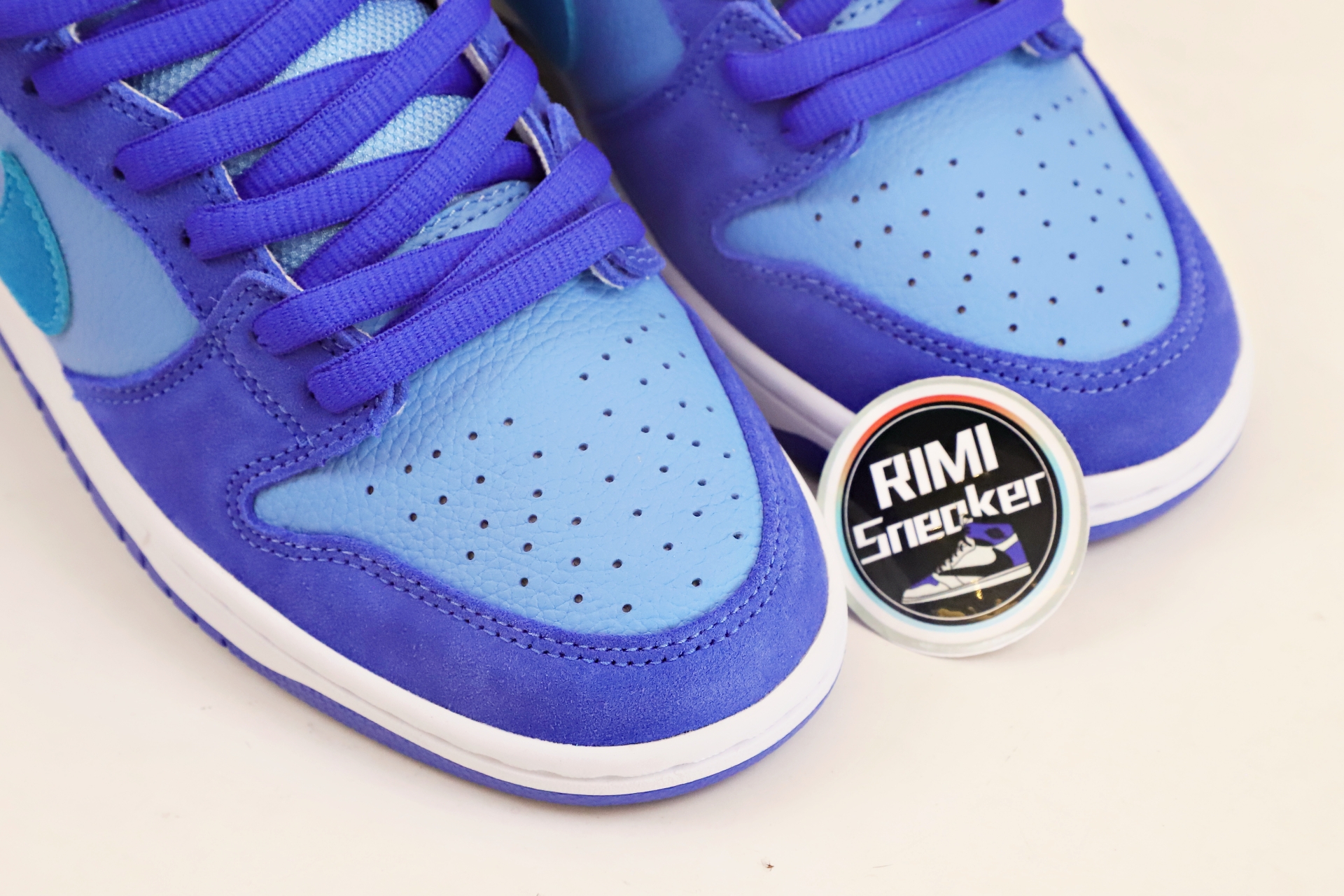 NIKE SB DUNK LOW BLUE RASPBERRY