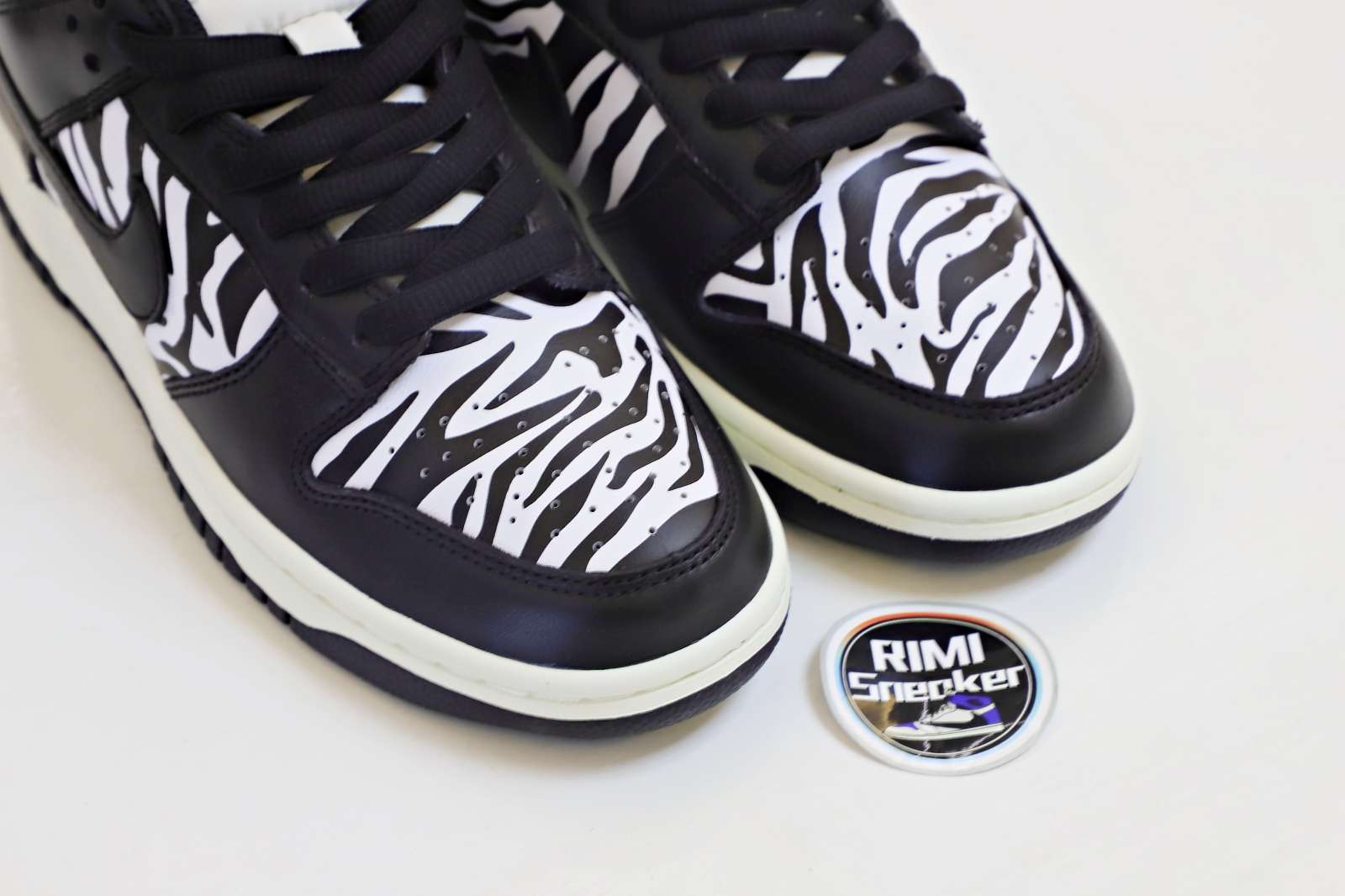 NIKE SB DUNK LOW QUARTERSNACKS ZEBRA