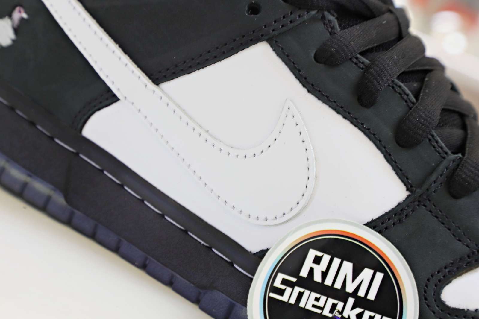 NIKE SB DUNK LOW STAPLE PANDA PIGEON (REGULAR BOX)