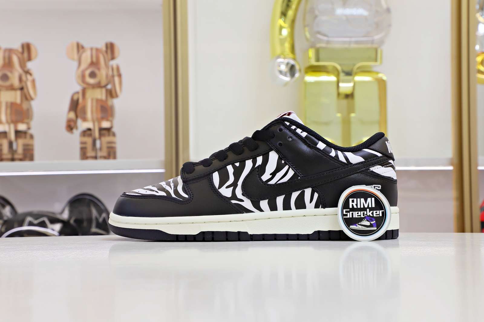 NIKE SB DUNK LOW QUARTERSNACKS ZEBRA