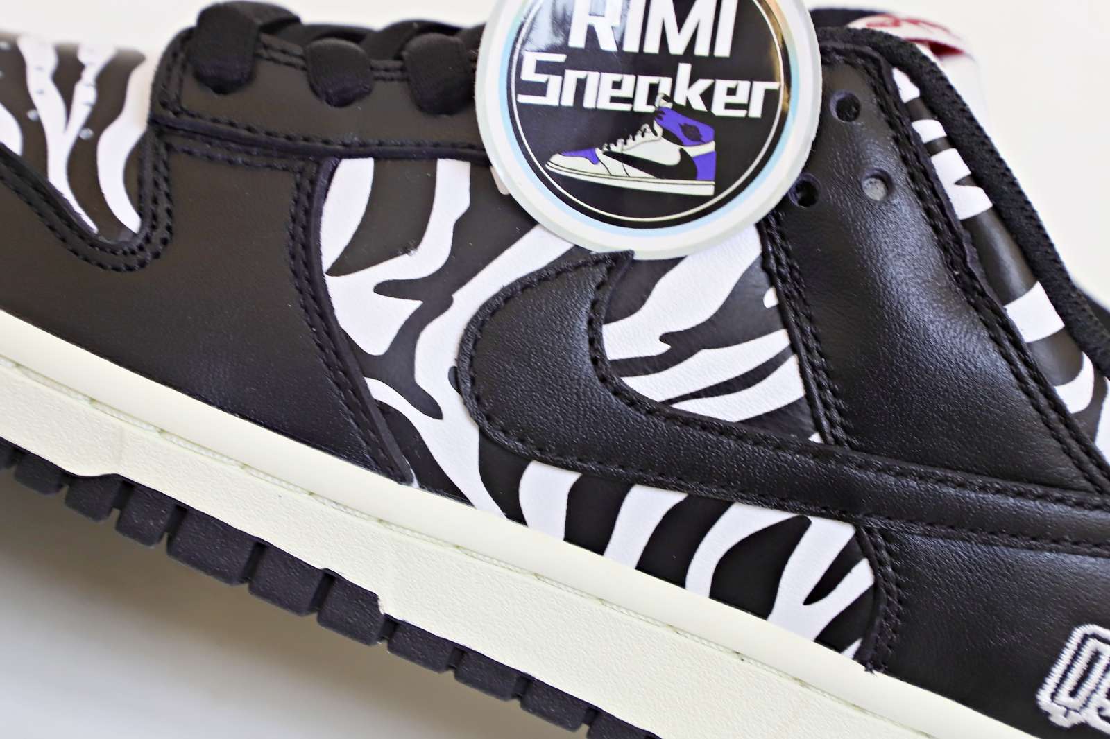 NIKE SB DUNK LOW QUARTERSNACKS ZEBRA