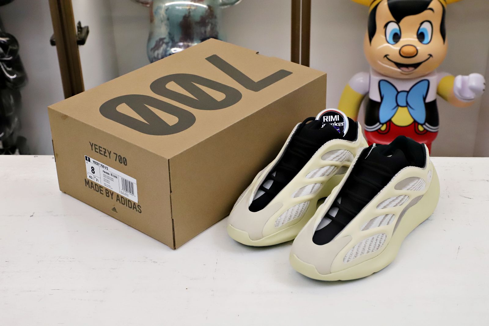 YEEZY 700 V3 