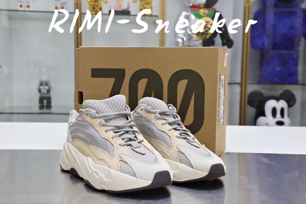 YEEZY BOOST 700 