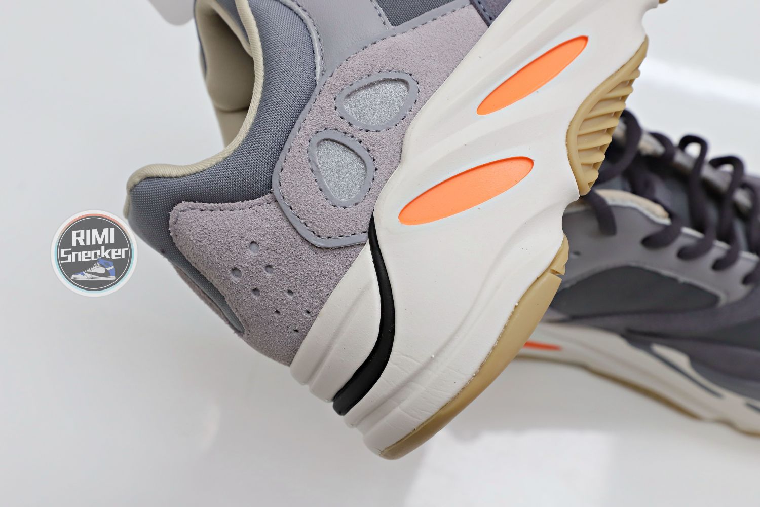 YEEZY BOOST 700 