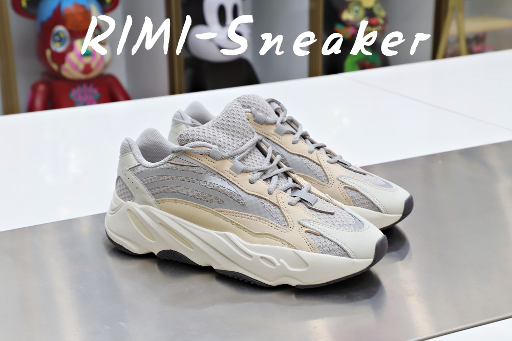 YEEZY BOOST 700 