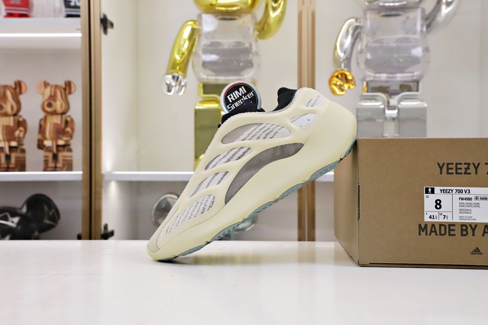 YEEZY 700 V3 