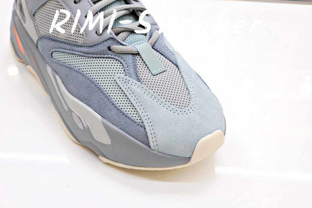 YEEZY BOOST 700 