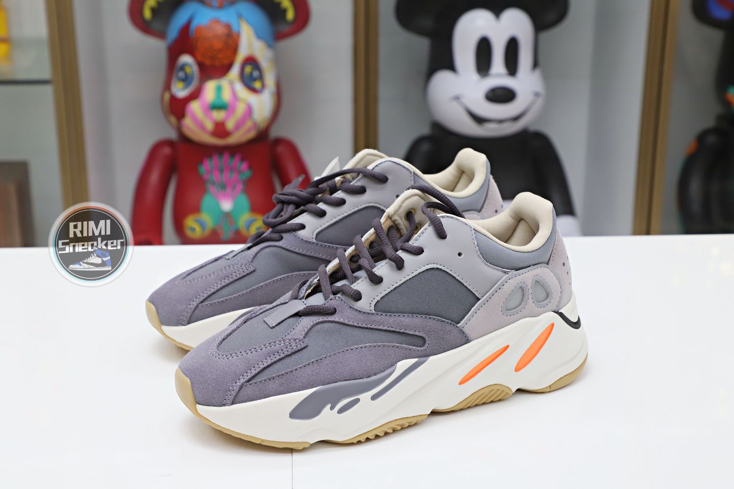 YEEZY BOOST 700 