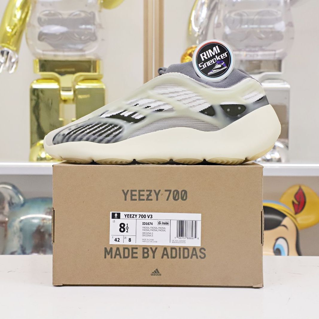 Yeezy 700 V3 ‘Fade Salt’ 2022