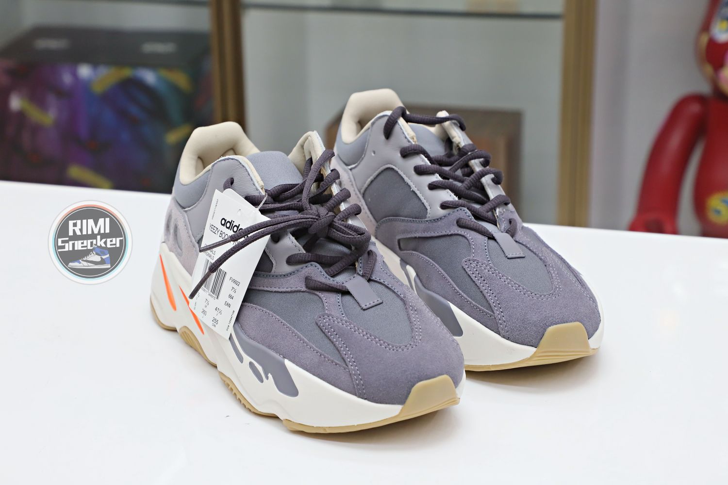 YEEZY BOOST 700 