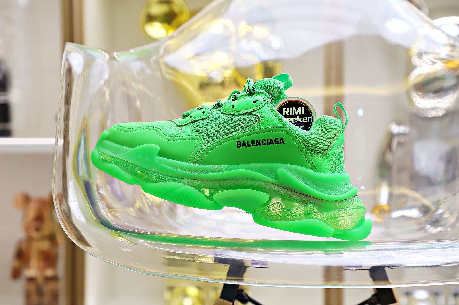 Balenciaga all sizes still in stock! Please contact customer service on iMessage/WhatsApp to purchase! TRIPLE S green