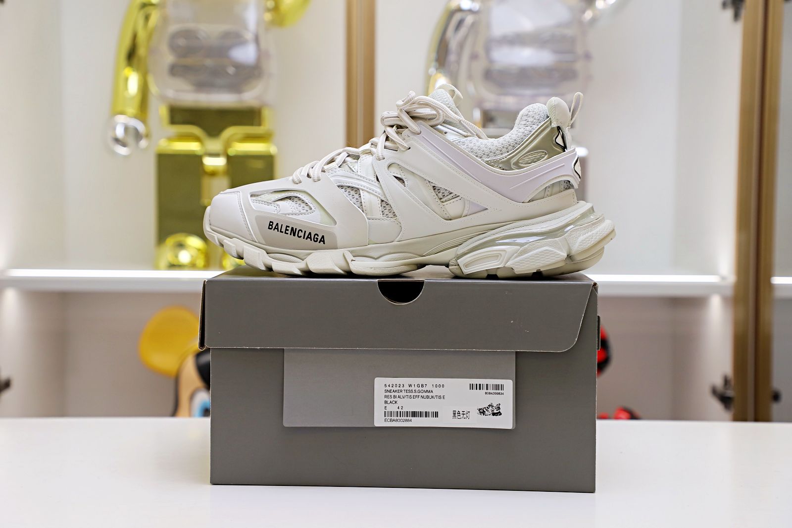 Balenciaga all sizes still in stock! Please contact customer service on iMessage/WhatsApp to purchase! TRACK TRAINER WHITE