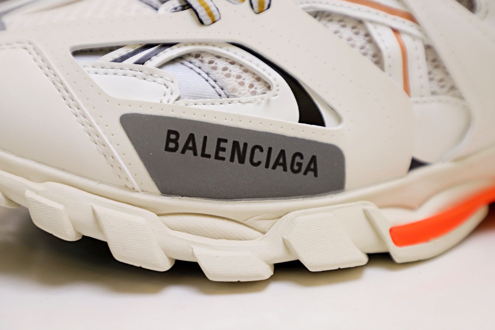 Balenciaga all sizes still in stock! Please contact customer service on iMessage/WhatsApp to purchase! TRACK TRAINER WHITE ORANGE