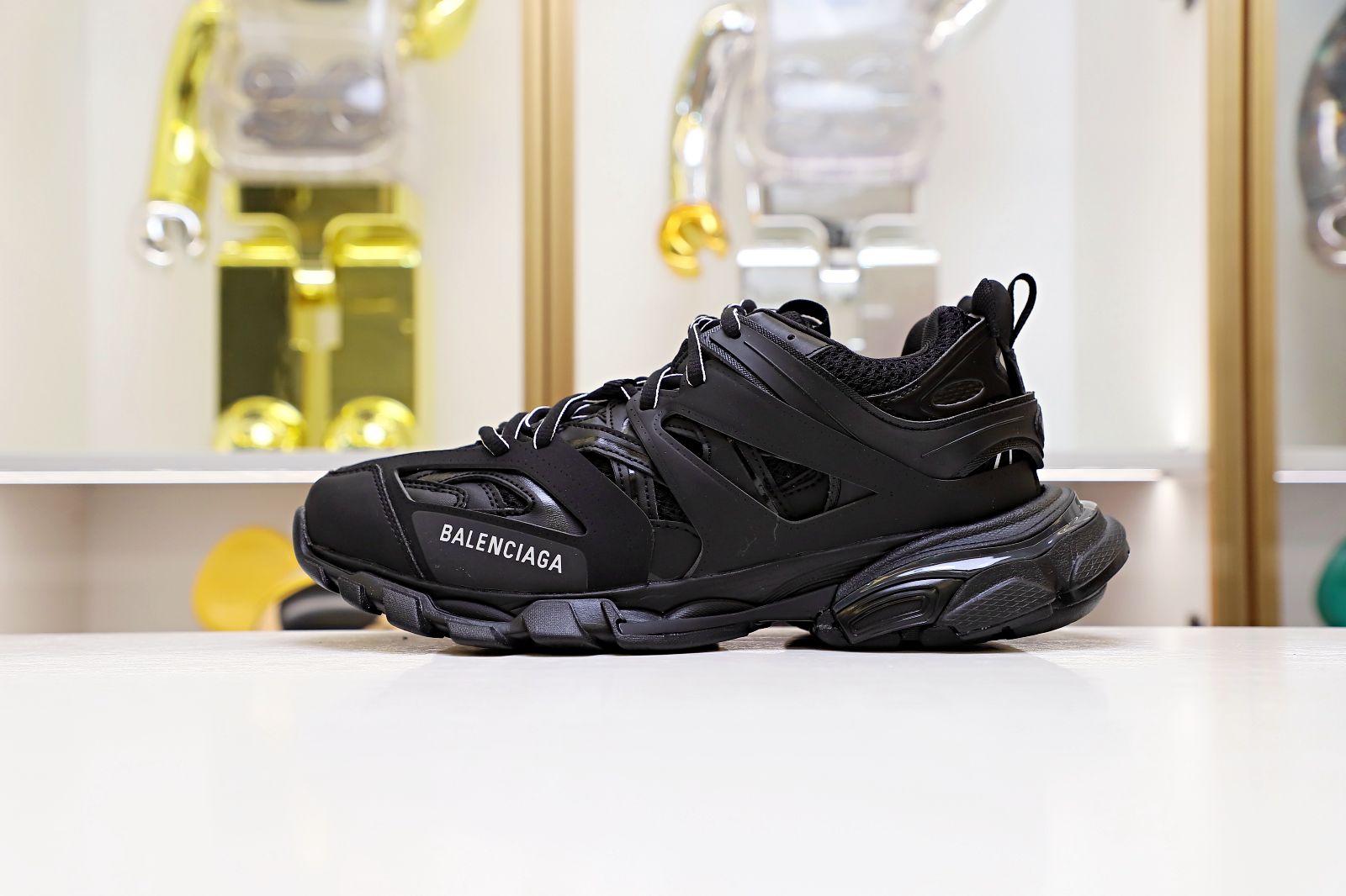 Balenciaga all sizes still in stock! Please contact customer service on iMessage/WhatsApp to purchase! TRACK TRAINER Black