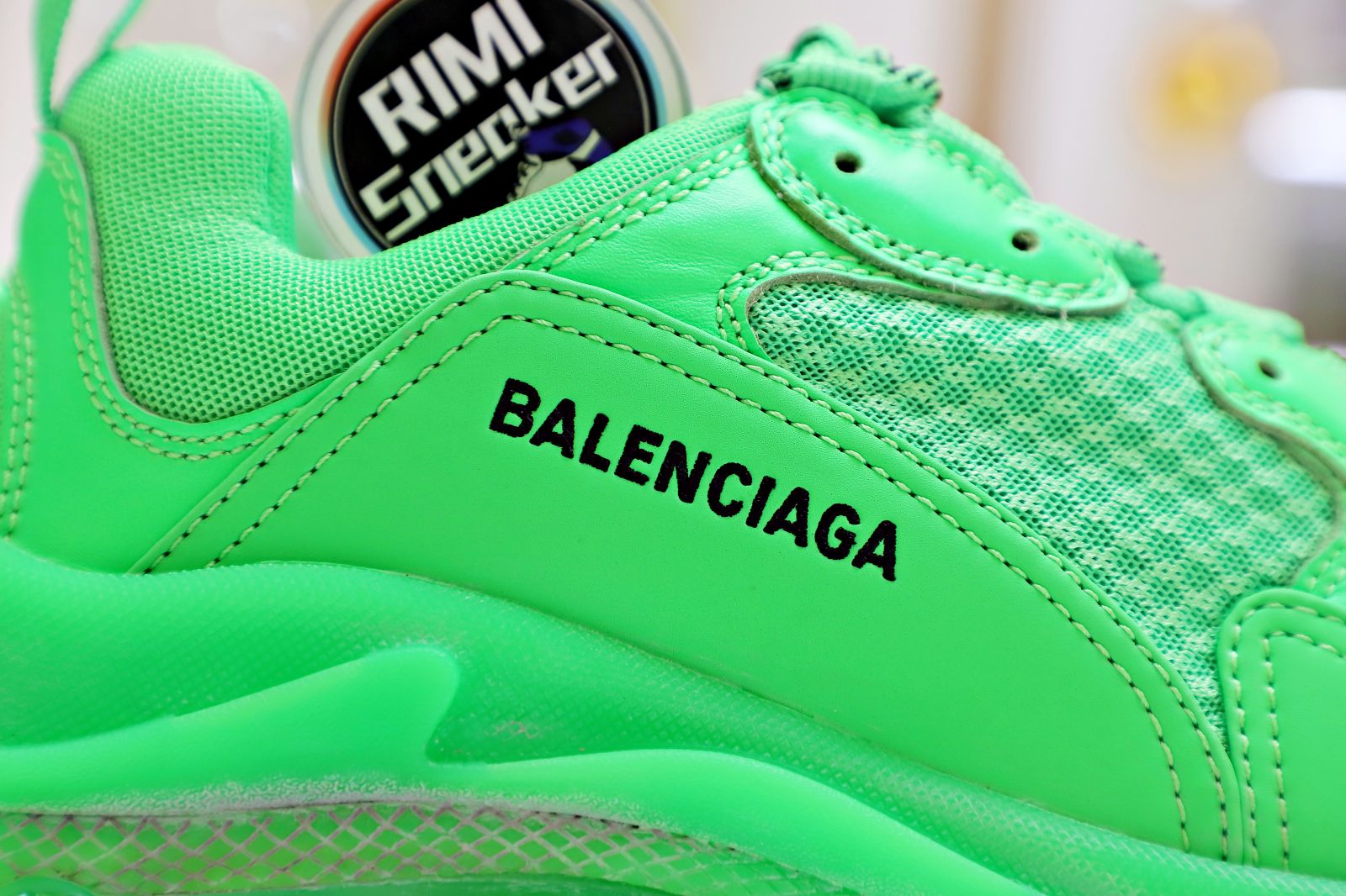 Balenciaga all sizes still in stock! Please contact customer service on iMessage/WhatsApp to purchase! TRIPLE S green