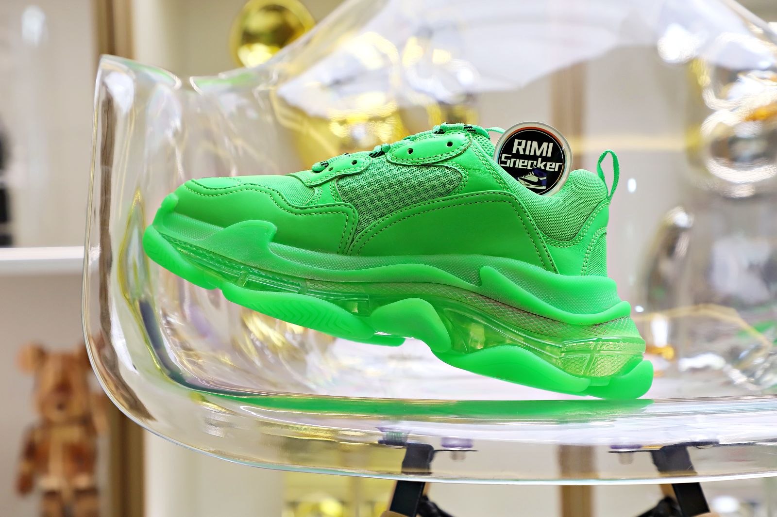 Balenciaga all sizes still in stock! Please contact customer service on iMessage/WhatsApp to purchase! TRIPLE S green