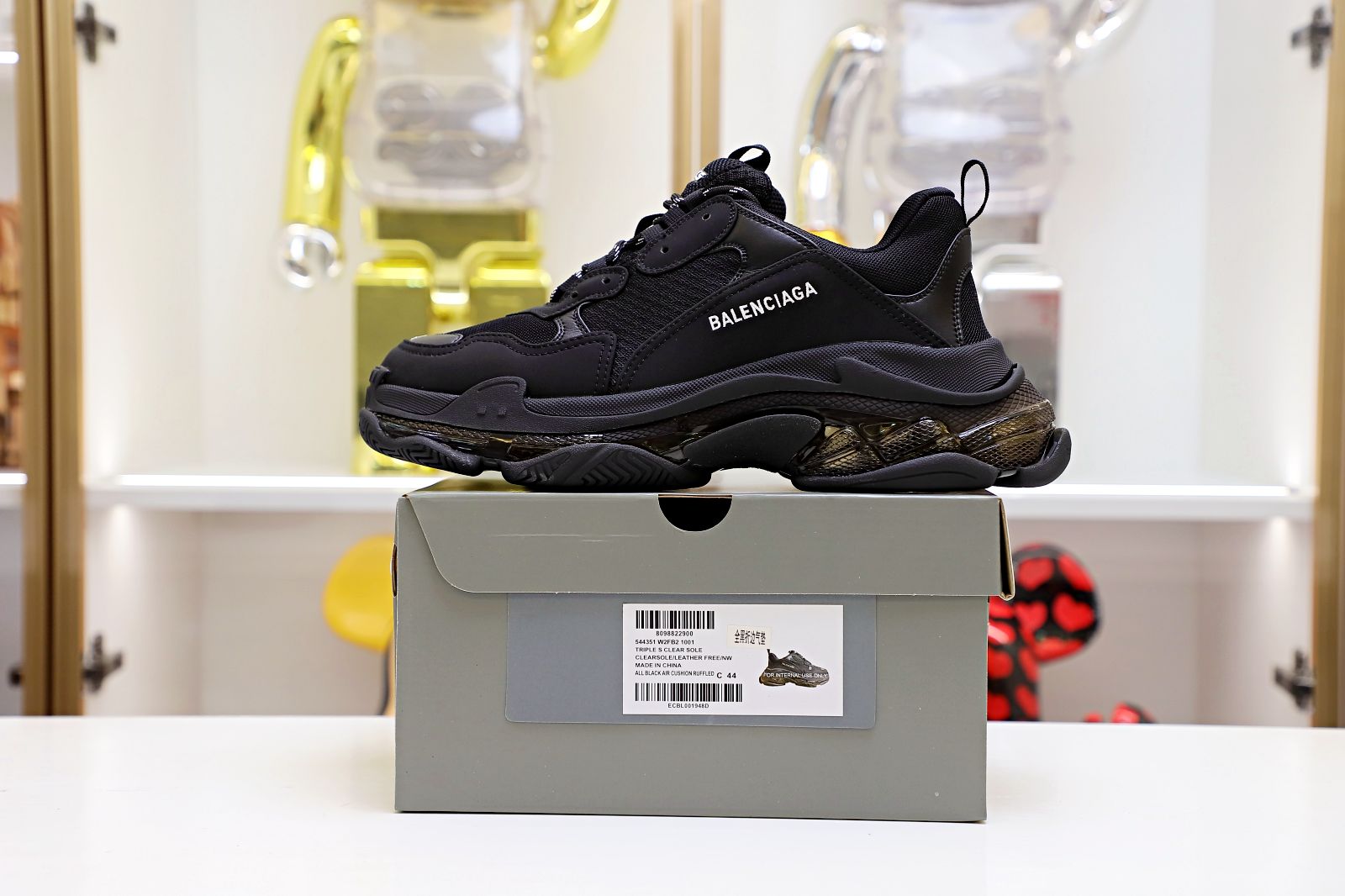 Balenciaga all sizes still in stock! Please contact customer service on iMessage/WhatsApp to purchase! TRIPLE S Black