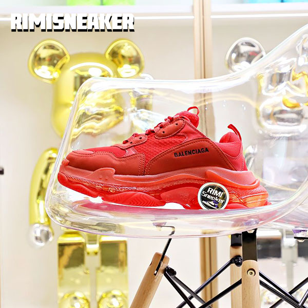 Balenciaga all sizes still in stock! Please contact customer service on iMessage/WhatsApp to purchase! TRIPLE S RED