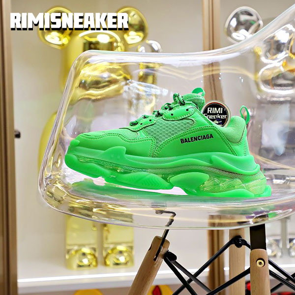 Balenciaga all sizes still in stock! Please contact customer service on iMessage/WhatsApp to purchase! TRIPLE S green