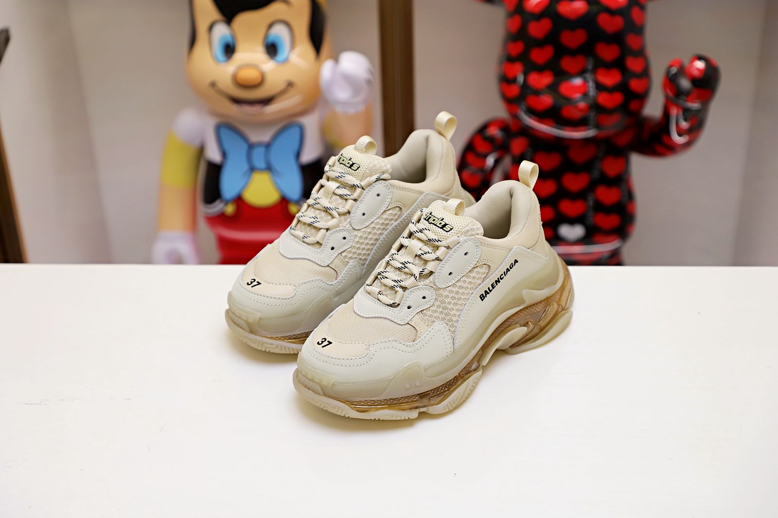 Balenciaga all sizes still in stock! Please contact customer service on iMessage/WhatsApp to purchase! Triple S Clear Sole