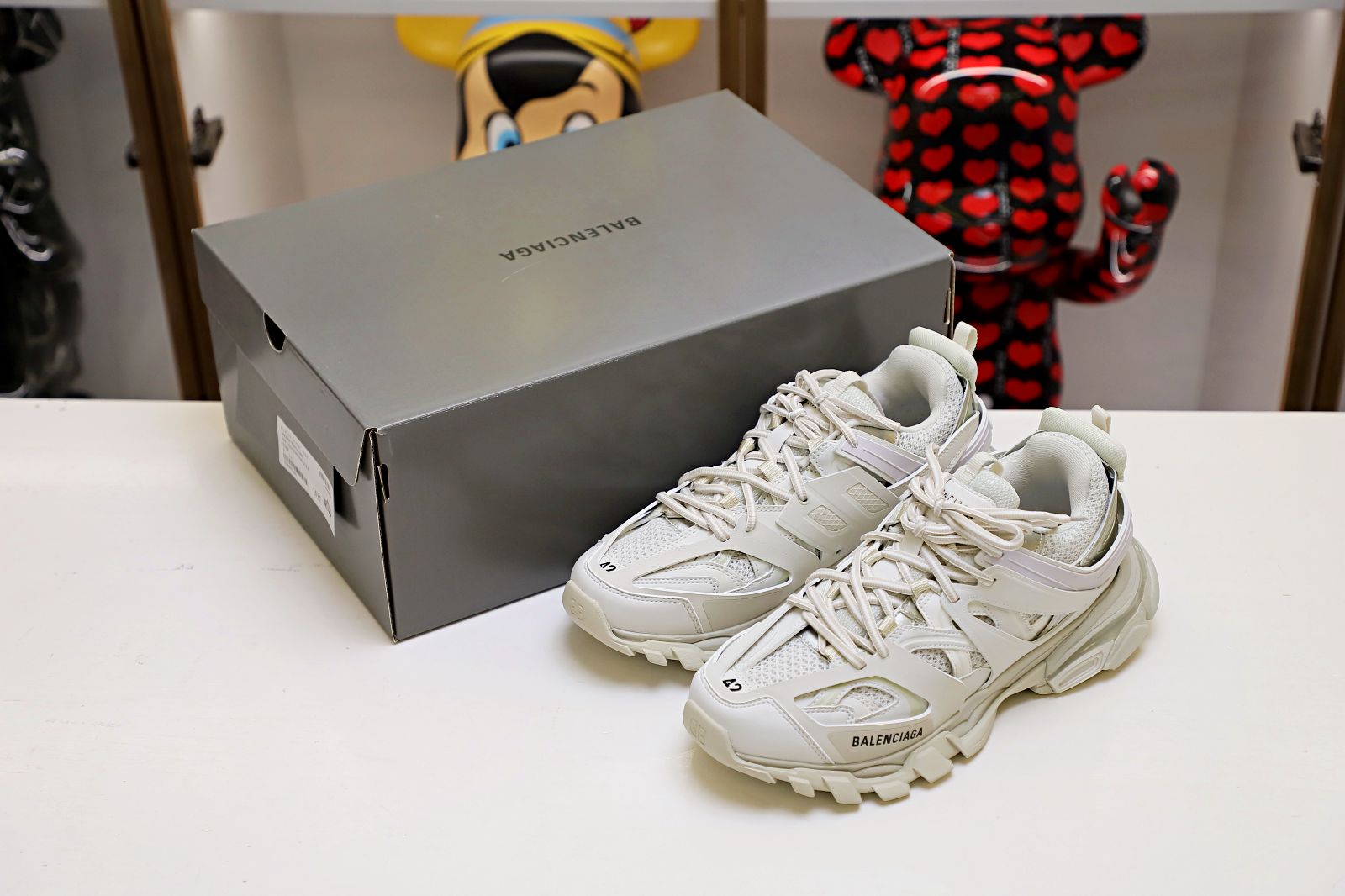 Balenciaga all sizes still in stock! Please contact customer service on iMessage/WhatsApp to purchase! TRACK TRAINER WHITE