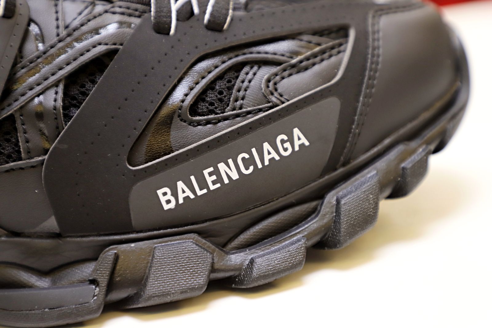 Balenciaga all sizes still in stock! Please contact customer service on iMessage/WhatsApp to purchase! TRACK TRAINER Black