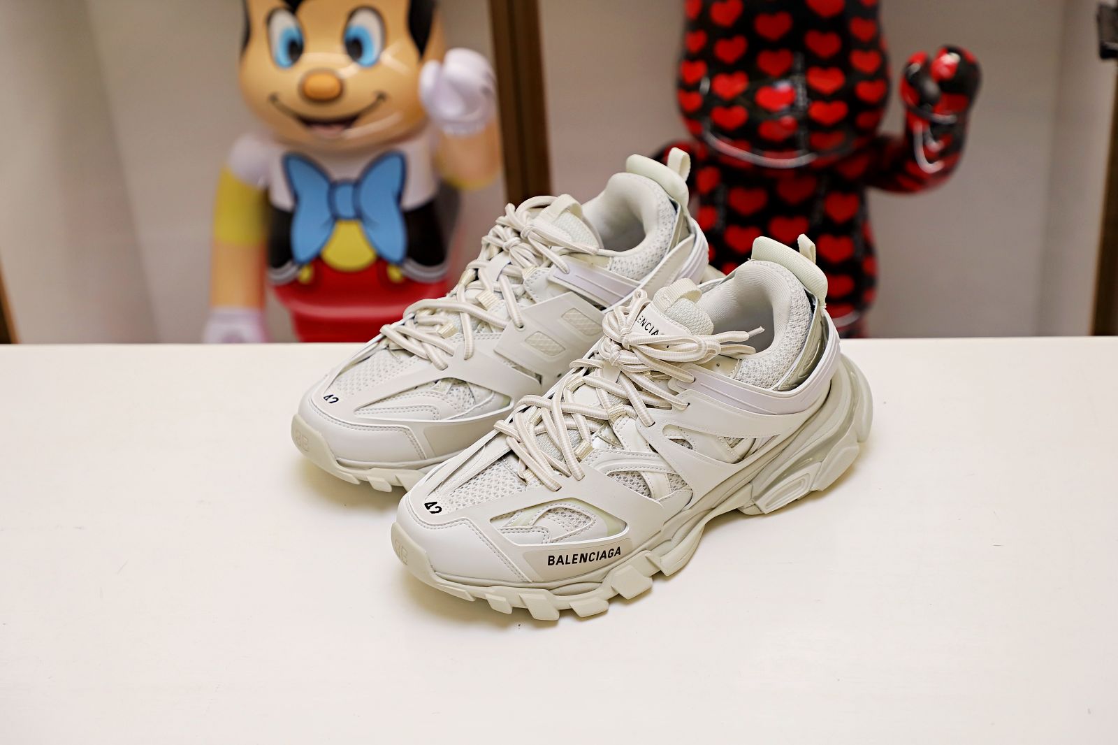 Balenciaga all sizes still in stock! Please contact customer service on iMessage/WhatsApp to purchase! TRACK TRAINER WHITE