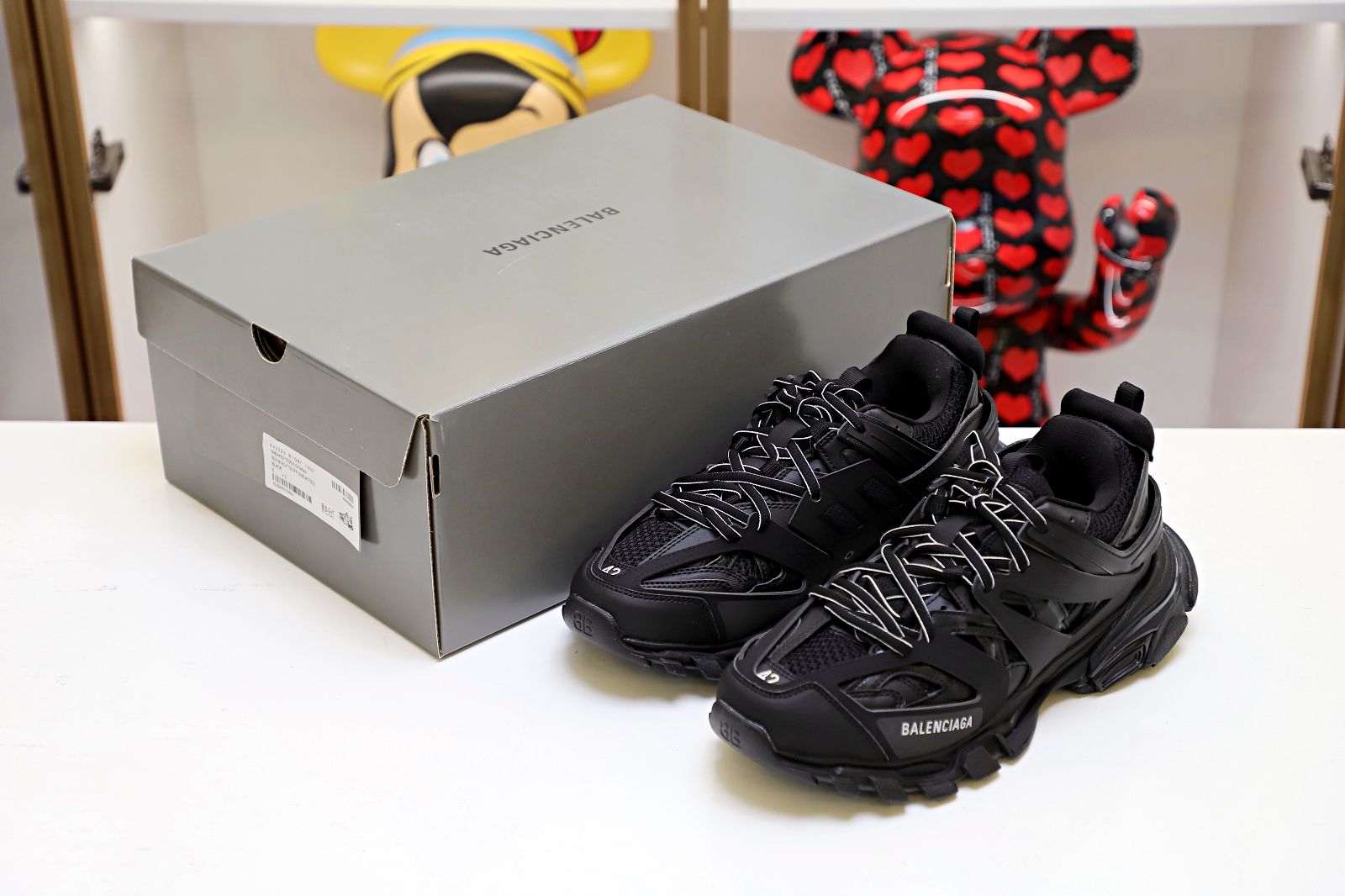 Balenciaga all sizes still in stock! Please contact customer service on iMessage/WhatsApp to purchase! TRACK TRAINER Black