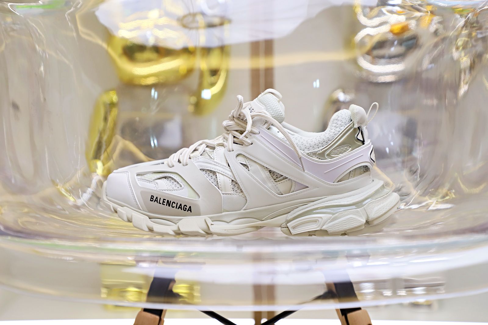 Balenciaga all sizes still in stock! Please contact customer service on iMessage/WhatsApp to purchase! TRACK TRAINER WHITE