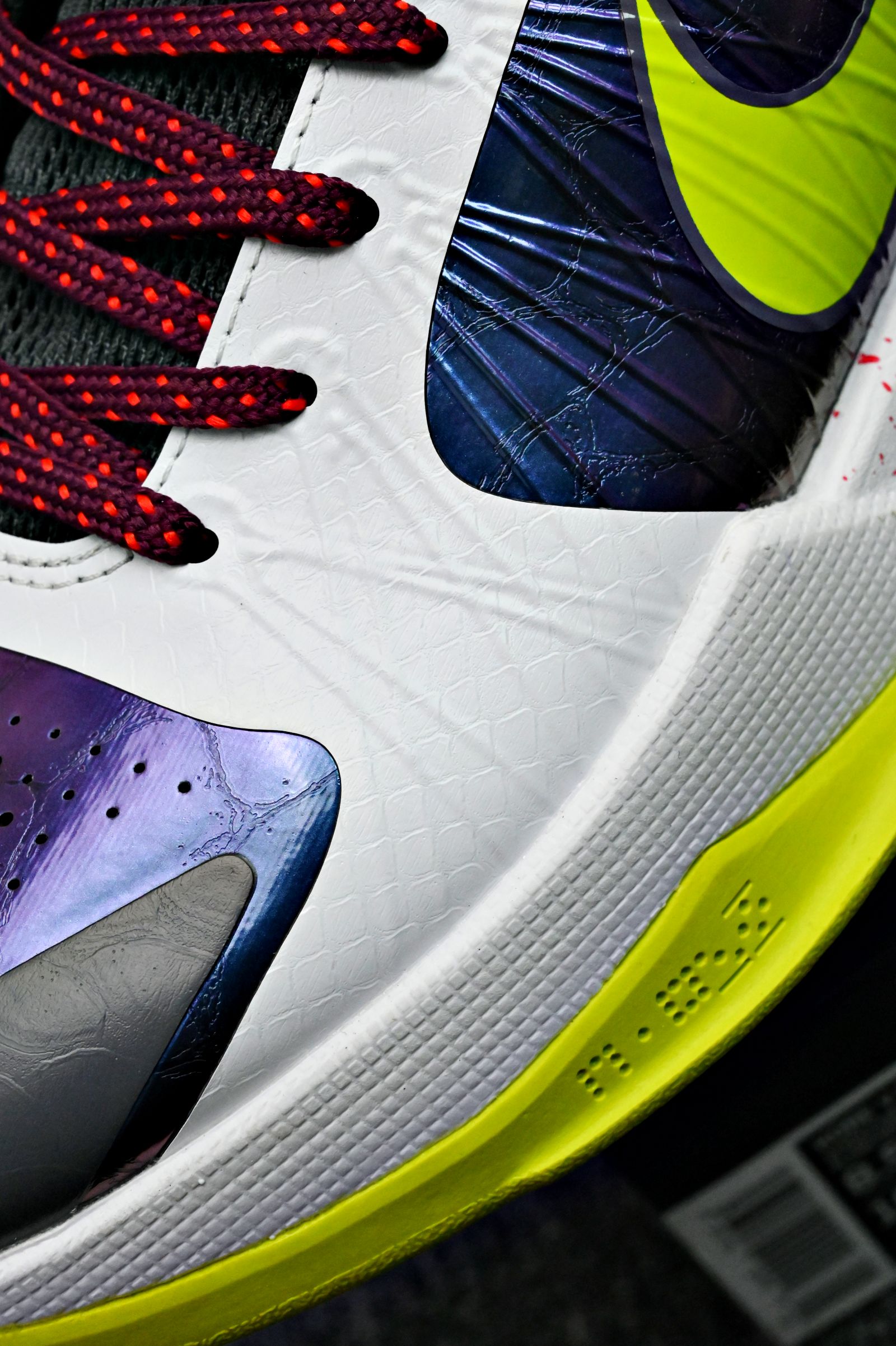 NIKE ZOOM KOBE 5 "Chaos"